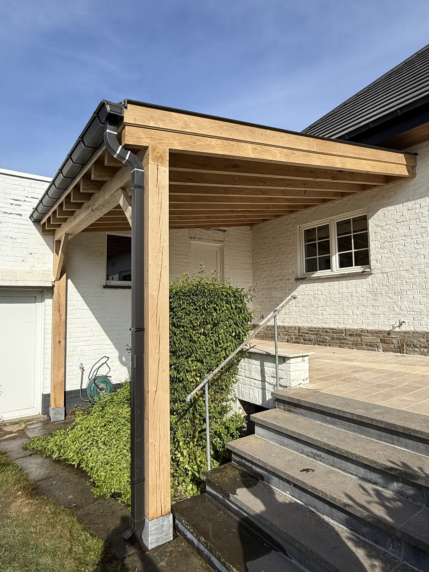 Eiken carport en oversteek in Gooik
