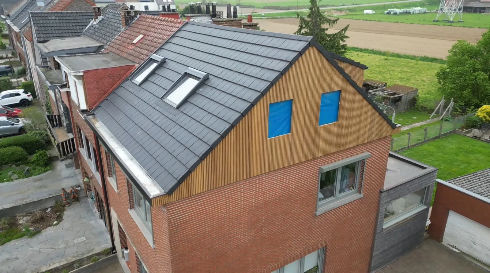 Architecturaal zicht op Volledige dakrenovatie met architecturale dakkapel