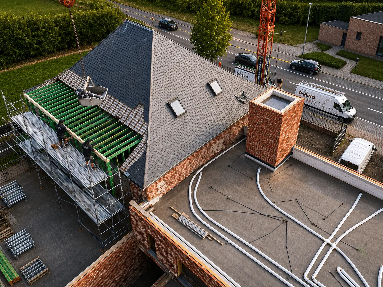Werffoto, uitvoering dakwerken op De Castel in Pajottegem (Herne)