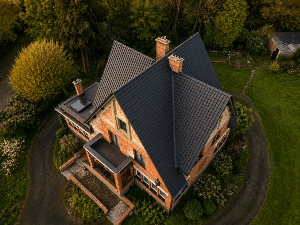 Architecturaal zicht op Volledige dakrenovatie van karaktervol herenhuis