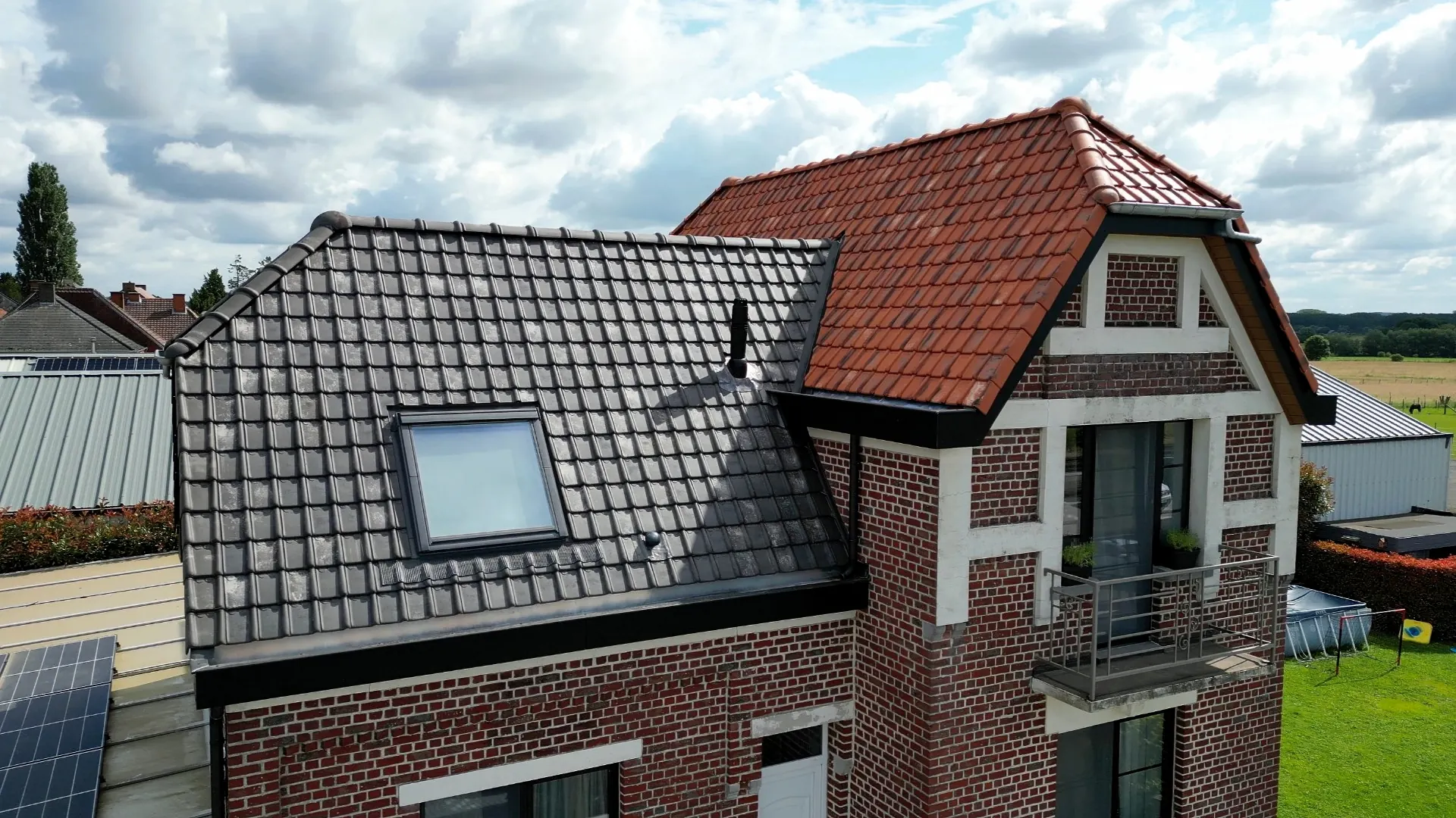 Architectural harmony in two roof colours