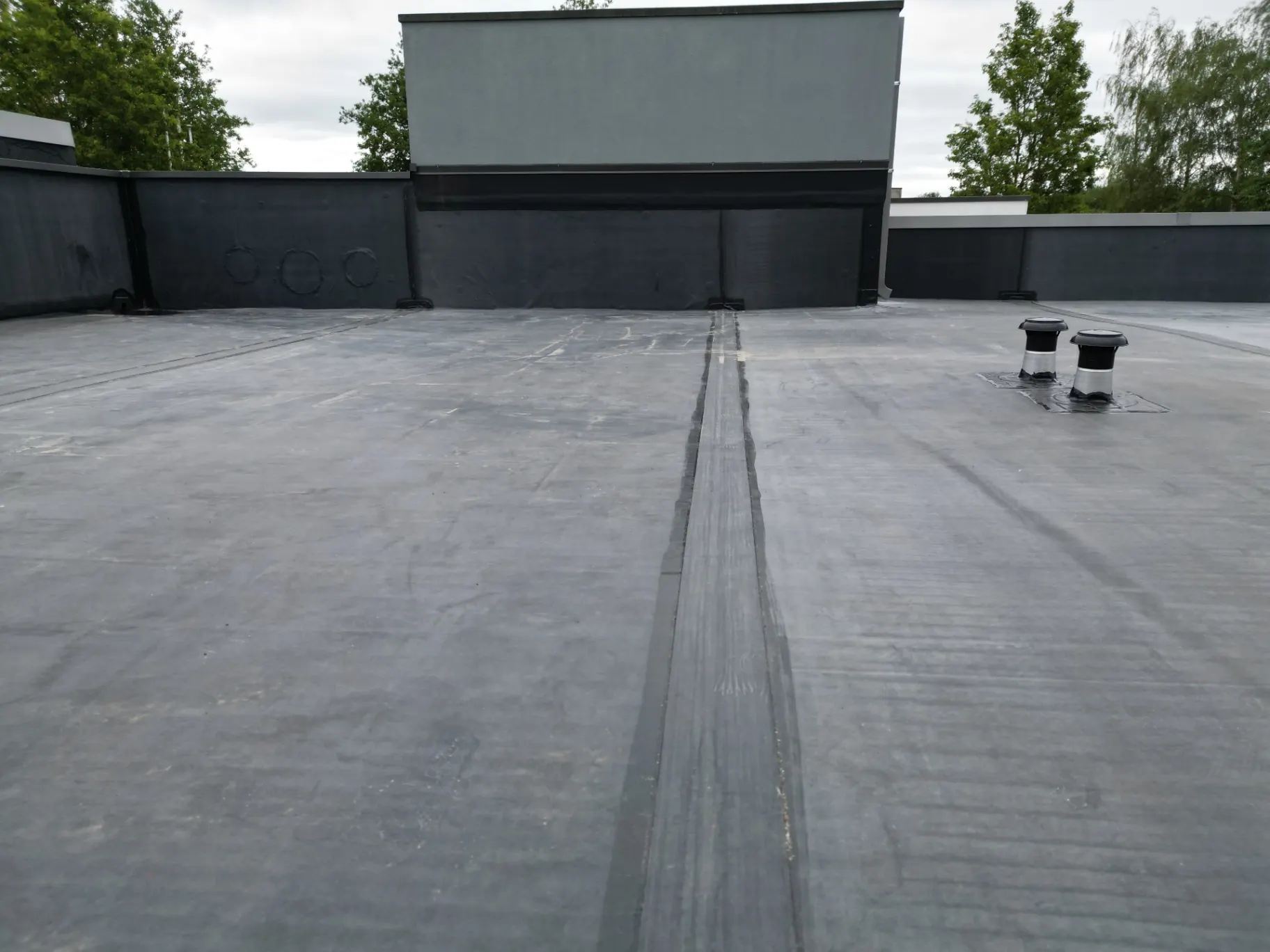 Detail van B2B plat dak renovatie voor Promation