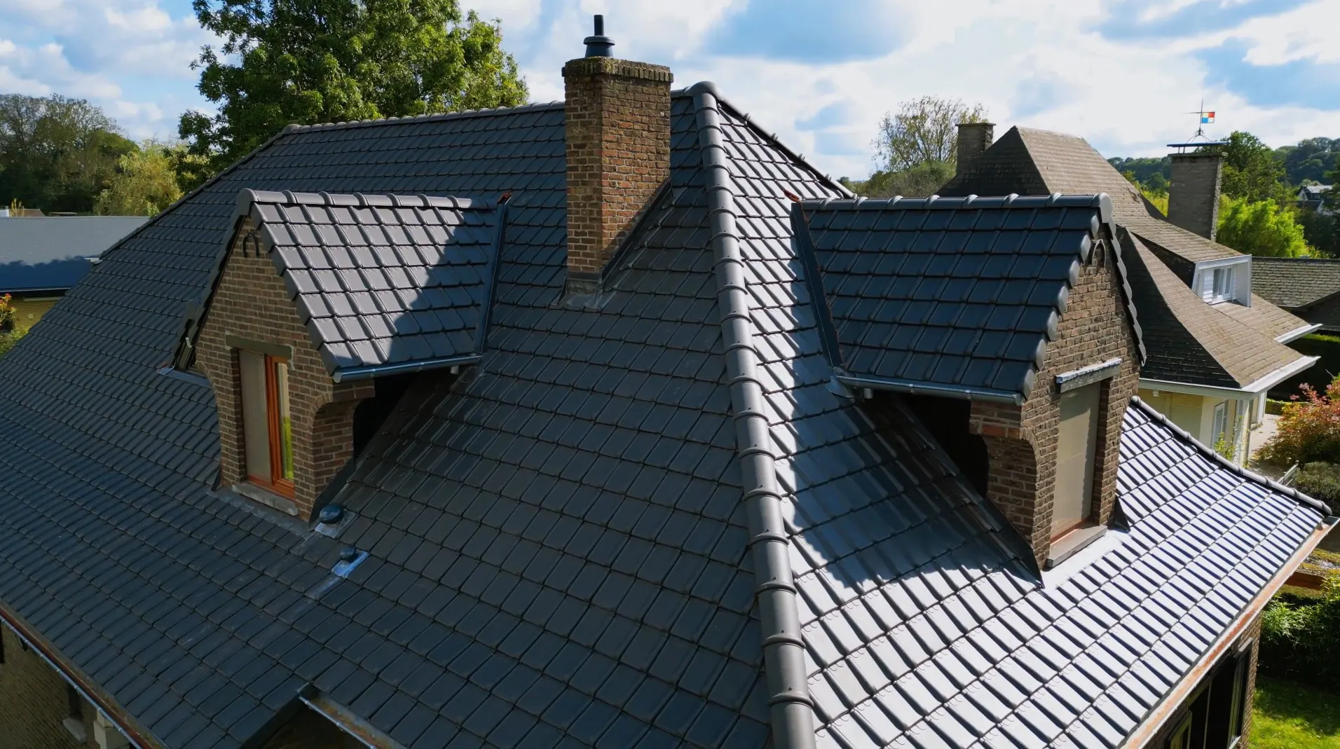 Roof renovation in matte black Koramic